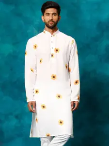 VASTRAMAY Men White Quirky Thread Work Kurta