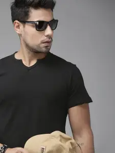 Roadster Men Black Solid V-Neck Pure Cotton T-shirt