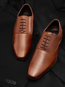 INVICTUS Men Brown Textured Formal Oxfords
