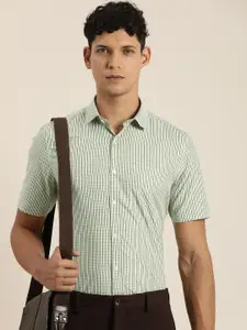 INVICTUS Men Original Slim Fit Opaque Checked Formal Shirt