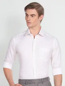 Arrow Slim Fit Opaque Printed Cotton Casual Shirt