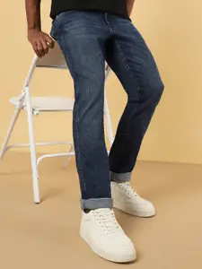 Wrangler Men Skanders Slim Fit Low-Rise Mildly Distressed Light Fade Stretchable Jeans
