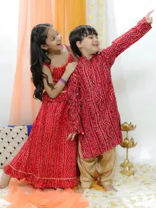 VASTRAMAY Boys Mandrain Collar Bandhani Printed Regular Kurta With Patiala