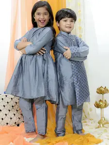 VASTRAMAY BoysEthnic Motifs Printed Angrakha Kurta With Pyjamas