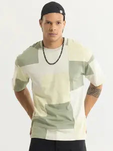 Snitch Men Green Striped Pockets T-shirt