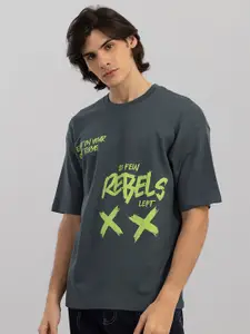 Snitch Men Grey Typography Printed V-Neck Applique T-shirt