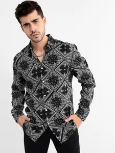 Snitch Black & White Classic Slim Fit Floral Printed Casual Shirt