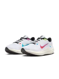 Nike Winflo 10 SE Textured Road Running Shoes