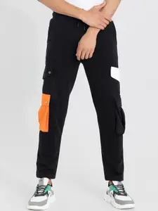 Snitch Men Black Smart Mid-Rise Cotton Cargos