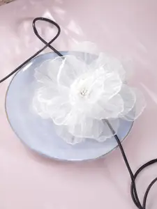 Rubans Voguish White Flower choker necklace
