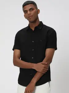 Mufti Slim Fit Opaque Cotton Casual Shirt