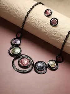 SOHI Dented Circular Necklace & Earrings