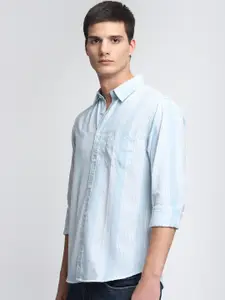 Dennis Lingo Slim Fit Vertical Stripes Pure Cotton Casual Shirt