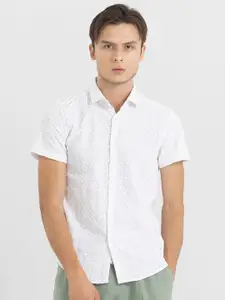 Snitch White Self Design Classic Slim Fit Printed Cotton Casual Shirt
