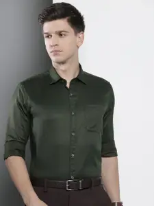 The Indian Garage Co. X Luxe Men Solid Slim Fit Opaque Formal Shirt