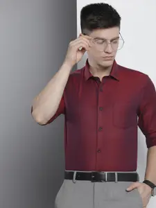 The Indian Garage Co Men Solid Slim Fit Opaque Formal Shirt