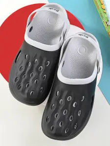 BIRDE Men Self Design Clogs
