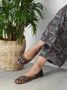 Anouk Black & Pink Embroidered Ethnic Mojaris