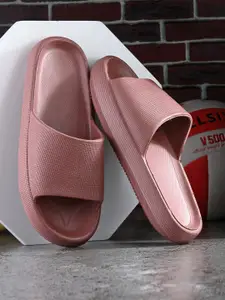 The Roadster Lifestyle Co. Men Pink Textured Sliders
