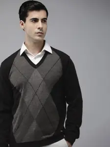 Park Avenue V-Neck Argyle Colourblocked Pullover Sweaters