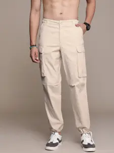 The Roadster Lifestyle Co. Men Checked Relaxed Fit Cargo Trousers