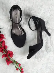 Monrow Women Black Solid Sandals