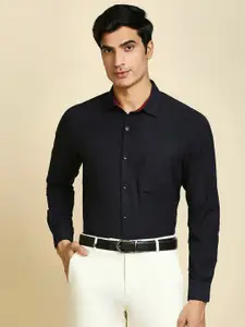 INVICTUS Original Slim Fit Spread Collar Cotton Formal Shirt