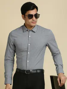 INVICTUS Original Slim Fit Striped Spread Collar Formal Shirt