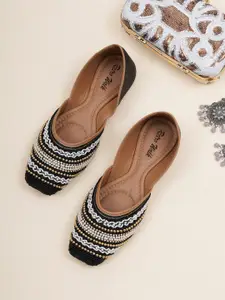 Retro Walk Embellished Ethnic Mojaris