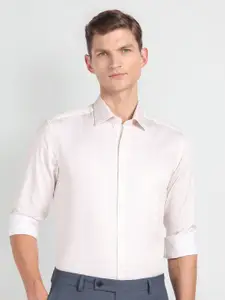 Arrow Slim Fit Tartan Checks Twill Spread Collar Long Sleeves Cotton Casual Shirt