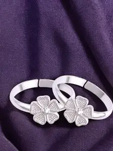 Taraash 92.5 Sterling Silver Floral Toe Rings