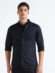 Flying Machine Slim Fit Cutaway Collar Pure Cotton Casual Shirt