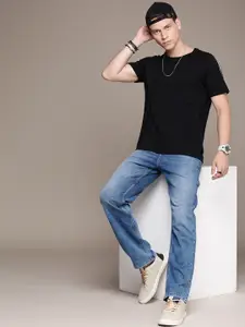 Roadster Men Mid-Rise Straight Fit Light Fade Stretchable Jeans