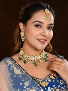 DASTOOR Gold-plated Kundan-Studded & Beaded Necklace With Earrings & Maang Tika
