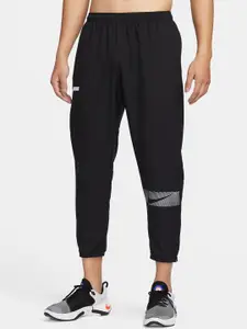 Nike Men Solid Challenger Flash Cropped Joggers