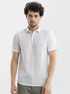 Snitch White Ethnic Motif Embroidered Polo Collar Cotton T-shirt