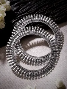 Rubans Set of 2 Vintage Oxidized Silver Plated Bangles