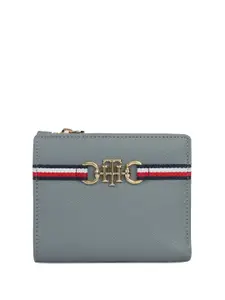 Tommy Hilfiger Women Textured Leather Two Fold Wallet