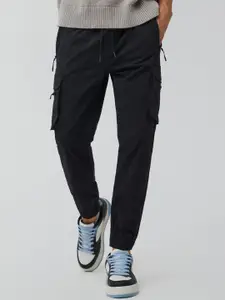 XYXX Men Skinny Fit Solid Pitch Black Cargo Joggers