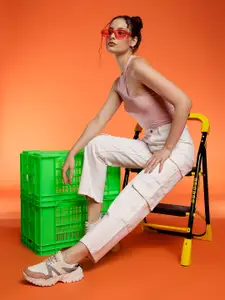 Belliskey Women Relaxed Fit High-Rise Clean Look Denim Cargo Jeans