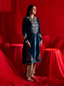 Lakshita Floral Embroidered Mandarin Collar Long Sleeve Thread Work Velvet Kurta
