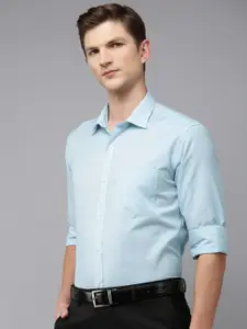 Park Avenue Textured Slim Fit Opaque Formal Shirt
