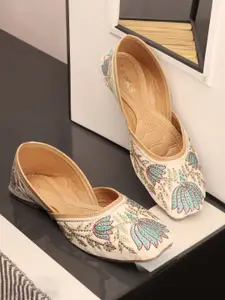 ICONICS Ethnic Embellished Square Toe Mojaris