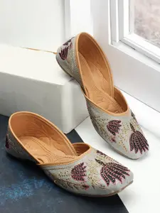 ICONICS Embellished Ethnic Mojaris