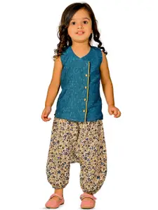 Tiny Bunnies Girls Self Design V-Neck  Sleeveless Top With Trouser