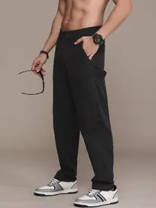 The Roadster Life Co. Men Solid Mid-Rise Pure Cotton Cargos