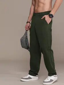 The Roadster Life Co. Men Solid Mid-Rise Pure Cotton Cargos