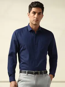 Peter EnglandMen Slim fit striped cotton formal shirt