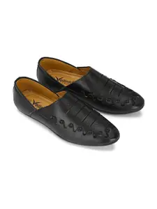 Vellinto Men LOCO Lightweight Ethnic Mojaris With Laser Cuts