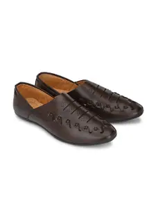 Vellinto Men LOCO Lightweight Ethnic Mojaris With Laser Cuts